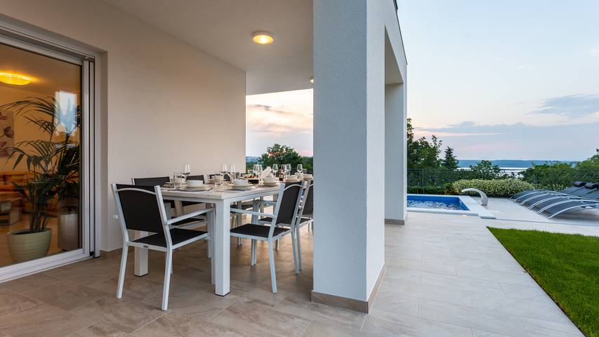 Villa pour 8 personnes, avec jardin et sauna ainsi que terrasse et jacuzzi à Klimno - 3