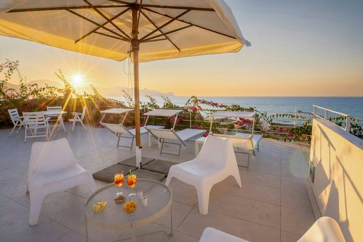 Villa con terrazas con vistas al golfo de Castellammare in Alcamo Marina, Alcamo