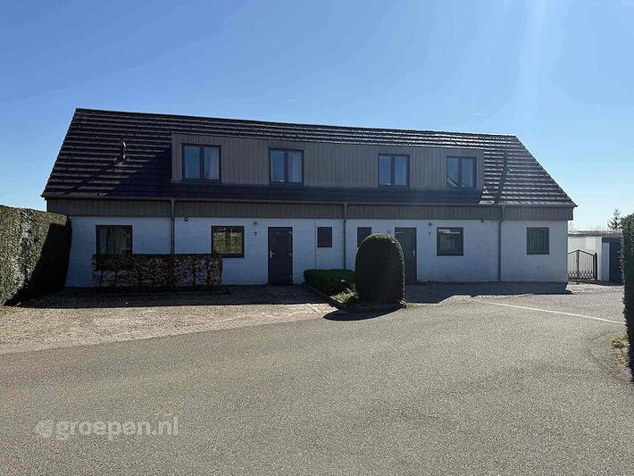 Bungalow voor 24 personen, with terras and balkon/terras as well as sauna in Limburg
