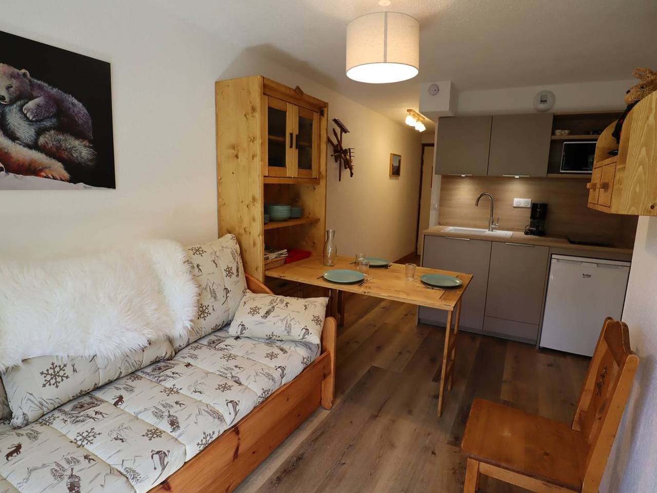 Apartamento entero, Apartamento renovado en 2022 para 3 personas en el centro del pueblo con piscina y vistas hermosas in Arêches, Beaufort (Rhône-Alpes)