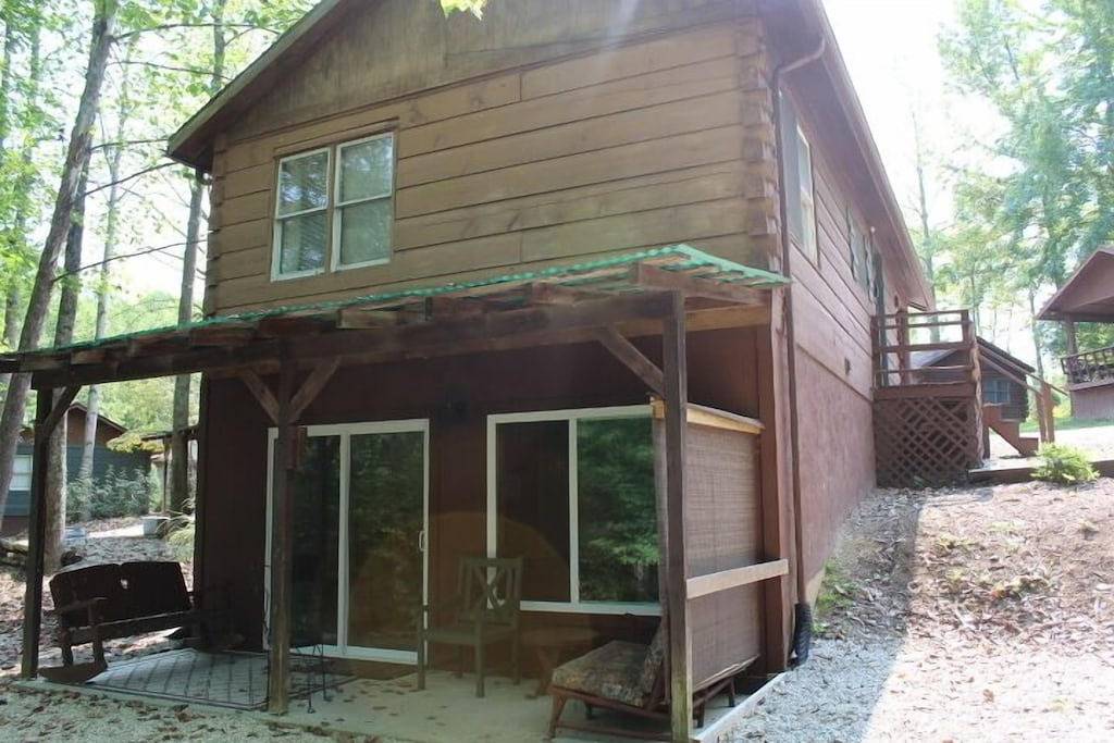 Log Cabin 7 with Hot Tub at Osborn Boat Ramp at Patoka Lake in Patoka Lake