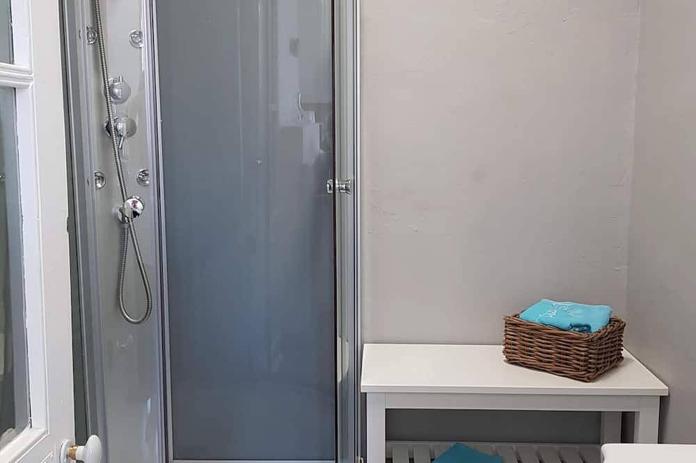 Entire apartment, Avant Garde - Furnished studio in the heart of Unesco Monument in Blaye, Blaye region