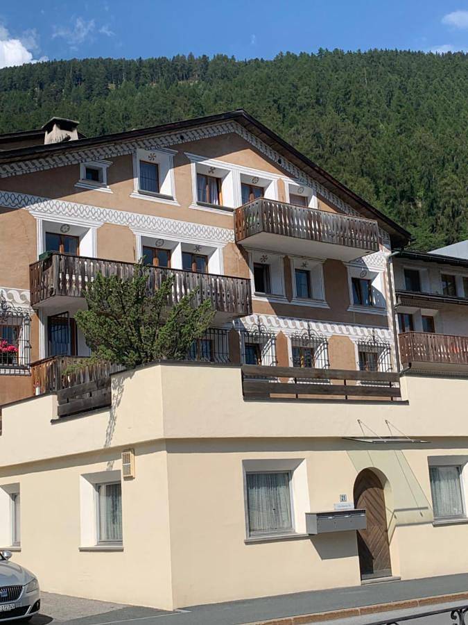 Ferienwohnung für 2 Personen, mit Balkon und Terrasse sowie Ausblick in Müstair