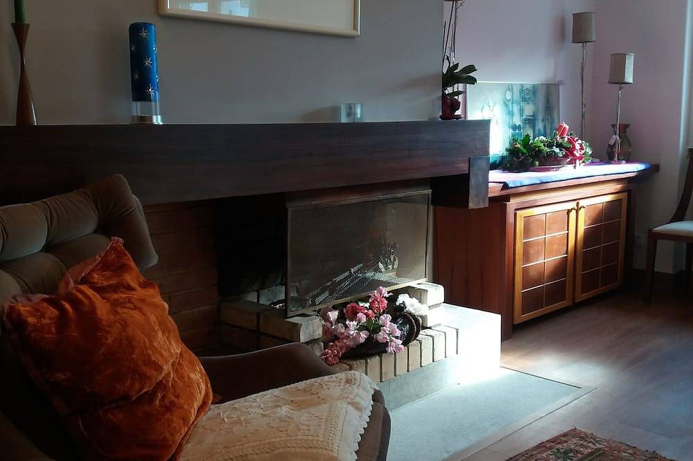 Schöne Villa und Garten im S. Pedro Do Estoril Zentrum in Cascais e Estoril, Costa de Lisboa