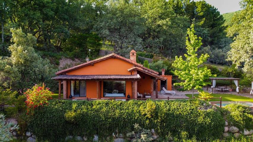 Casa rural con piscina para 2 personas, con jardín y piscina además de vistas y vistas al lago, Se admiten mascotas en Sierra de Gredos - 4