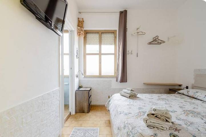 Chambre d’hôte pour 2 personnes, avec jardin et vue, adapté aux familles dans La Maddalena - 4