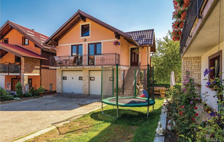 Ferienhaus für 6 Personen, mit Terrasse in Fuzine