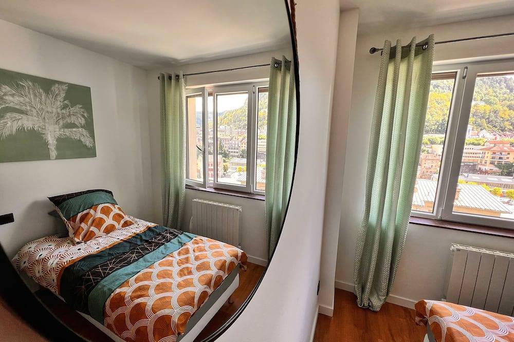 Entire apartment, La Capucine - Bright with balcony and parking space in Saint-Claude (Jura), Parc naturel régional du Haut-Jura
