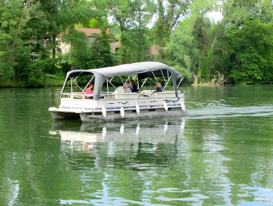 Gite de Pêche "Le Passage" au bord du Lot pour amateurs de pêche. in Penne-d'Agenais, Région de Villeneuve-sur-Lot