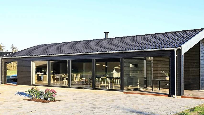 Ferieudlejning for 9 personer, med Terrasse i Skallerup Klit
