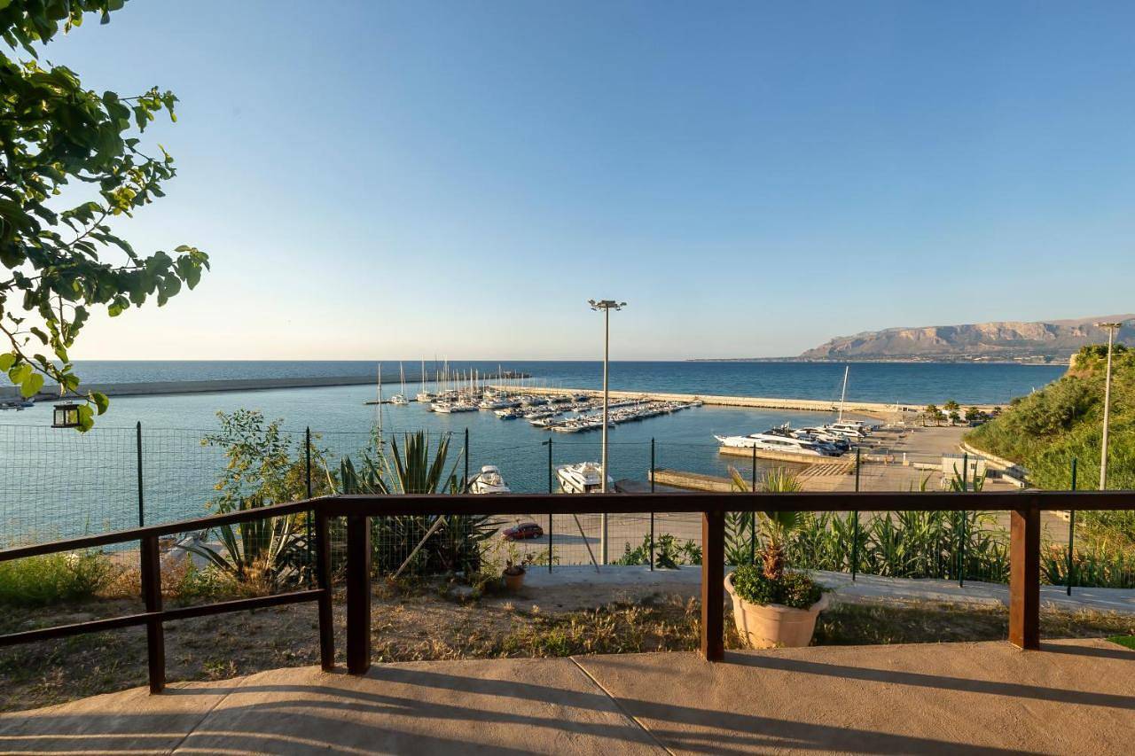 Baia Marina Suite with private jacuzzi in Balestrate, Provincia di Palermo