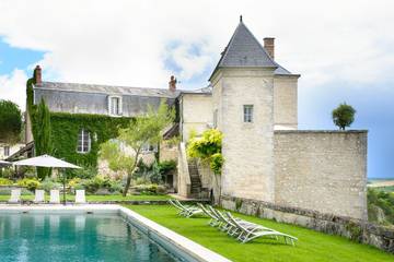 Cottage pour 48 personnes, avec jacuzzi ainsi que terrasse et jardin à Mailly-le-Château