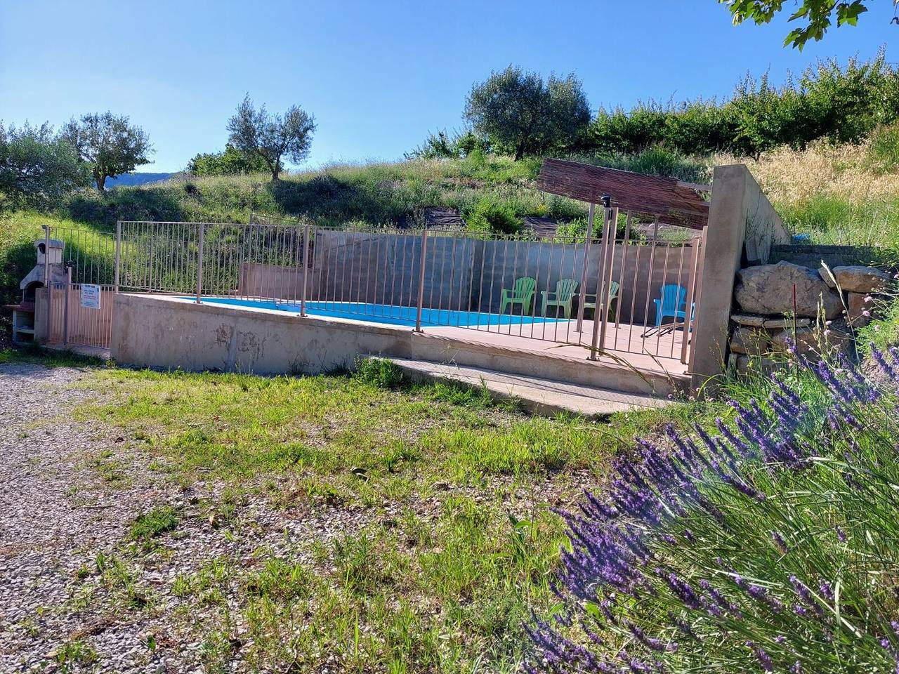 Maison "Le Vieil Olivier" avec vue sur les montagnes, piscine partagée et Wi-Fi in Sahune, Région de nyons
