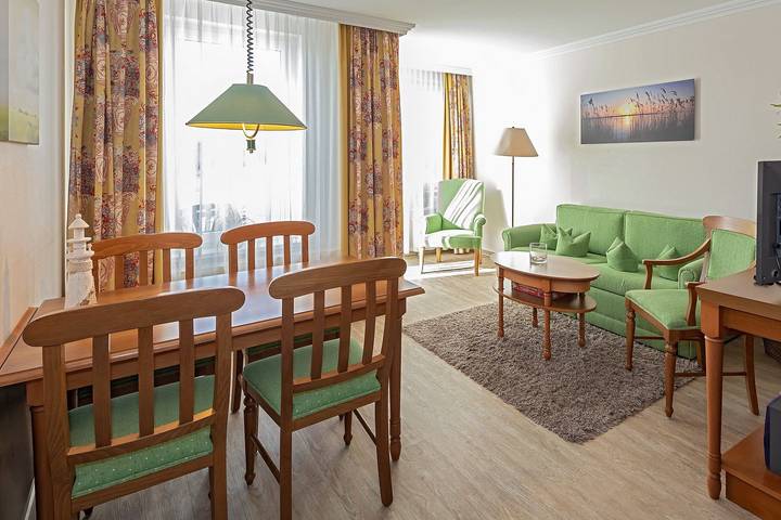 Ferienwohnung für 6 Personen, mit Balkon und Seeblick sowie Sauna, mit Haustier - 1