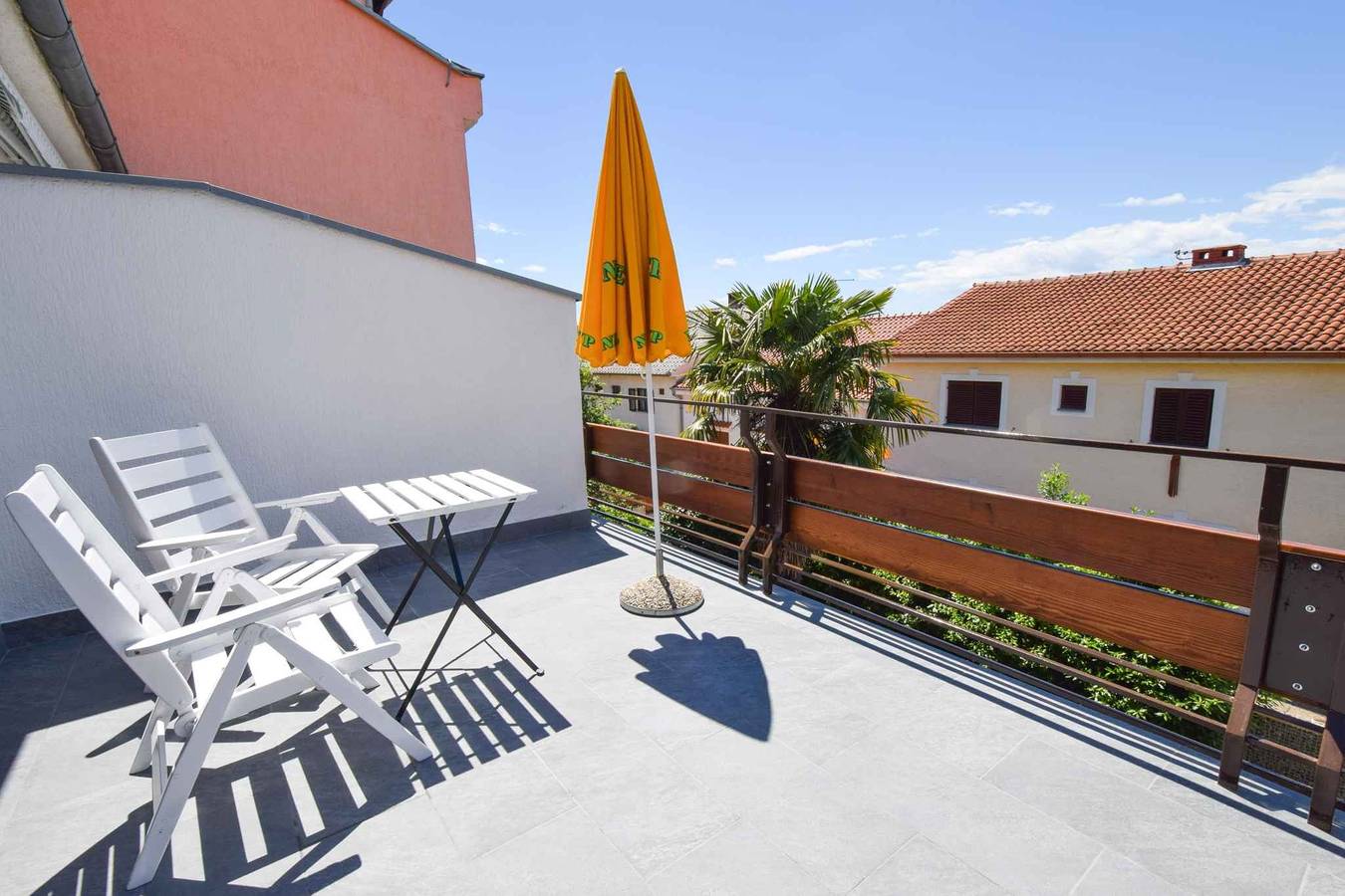 Entire studio, Studio with terrace and Internet  in Malinska-Dubašnica, Krk