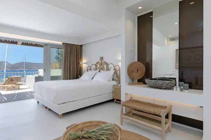 Gîte pour 2 personnes, avec piscine ainsi que balcon et vue dans Adamas - 3