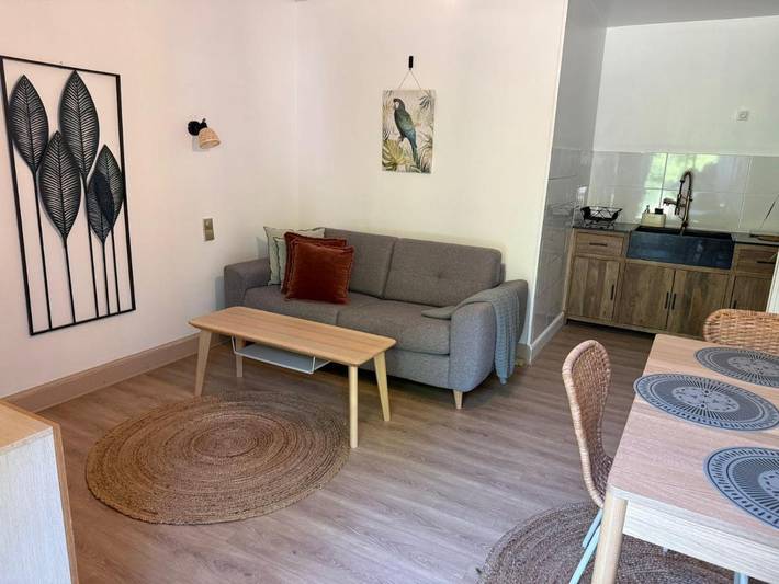 Location de vacances pour 4 personnes, avec piscine ainsi que jardin et vue à Chaumont-sur-Tharonne