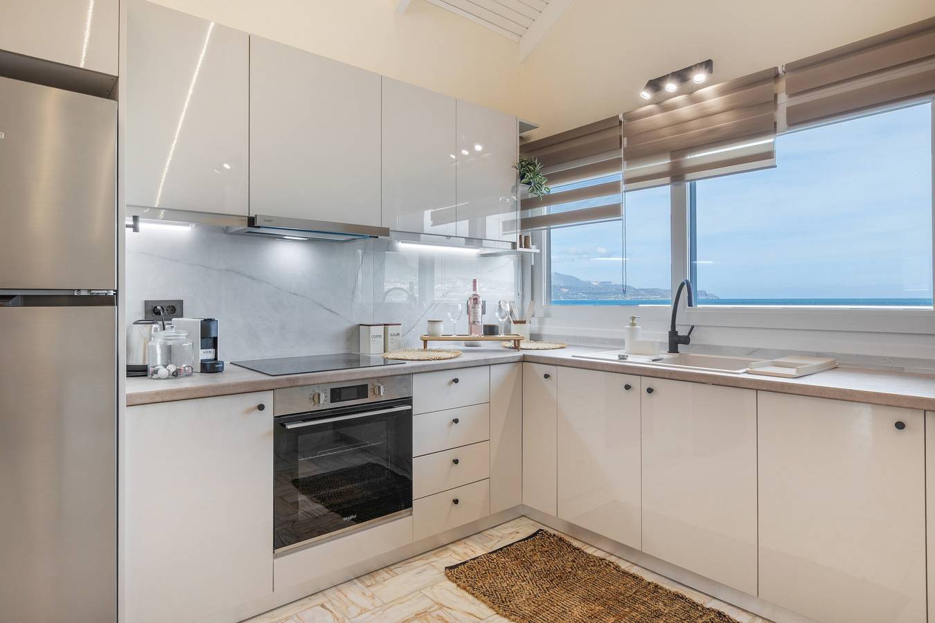 Ganze Wohnung, Marioluxury Seafront Penthouse mit Jacuzzi in Kalyves, Chania und Umgebung