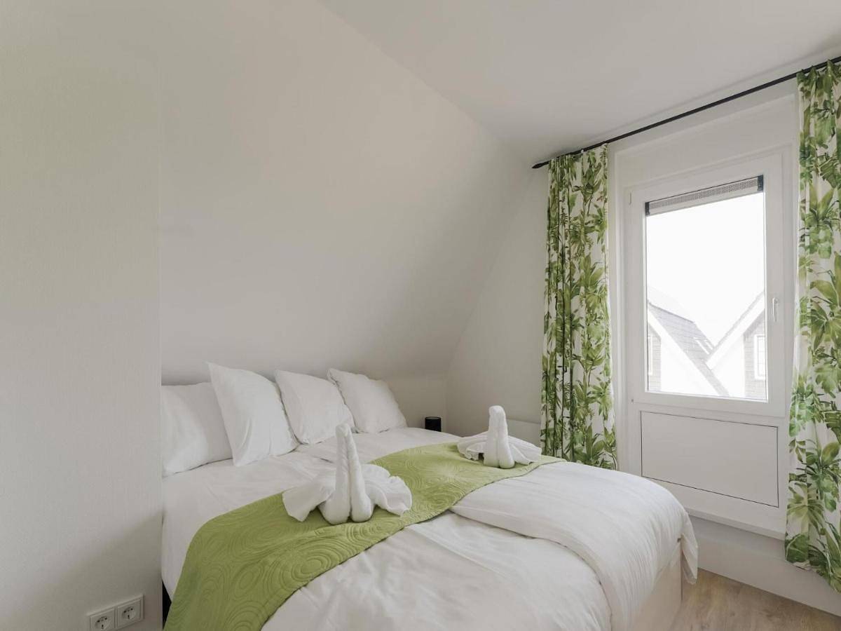 Holiday Home in Stavoren by Private Jetty in Stavoren, Ijsselmeer