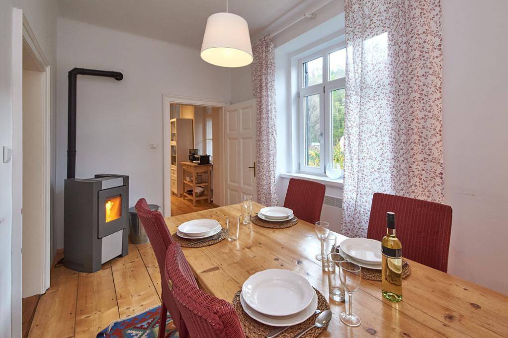 Ganze Ferienwohnung, Landhaus Dodo - Deluxe Apartment Top 5 mit Wintergarten in Payerbach, Wiener Alpen
