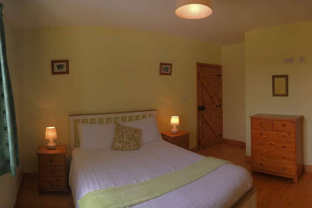 Schöne Aussicht auf das Meer an der Westküste von Irland, entlang der Wild Atlantic Way. in County Clare