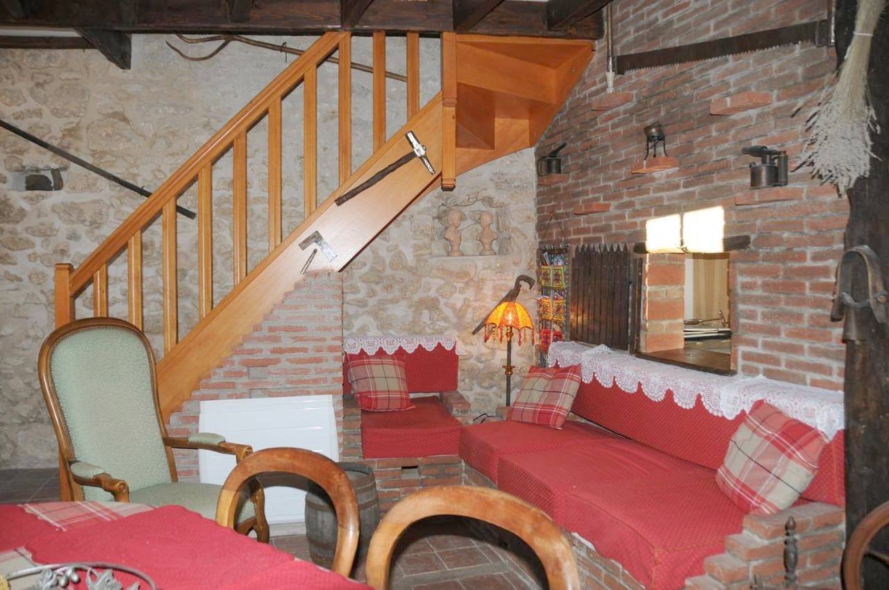 Two-Bedroom Cottage (4 Adults) in Tourly, Oise