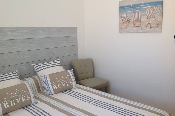Apartamento entero, Apartamento de cuatro habitaciones Saint Cyr sur Mer La Madrague vista al mar en residencia vigilada in Saint-Cyr-sur-Mer, Costa mediterránea (Francia)