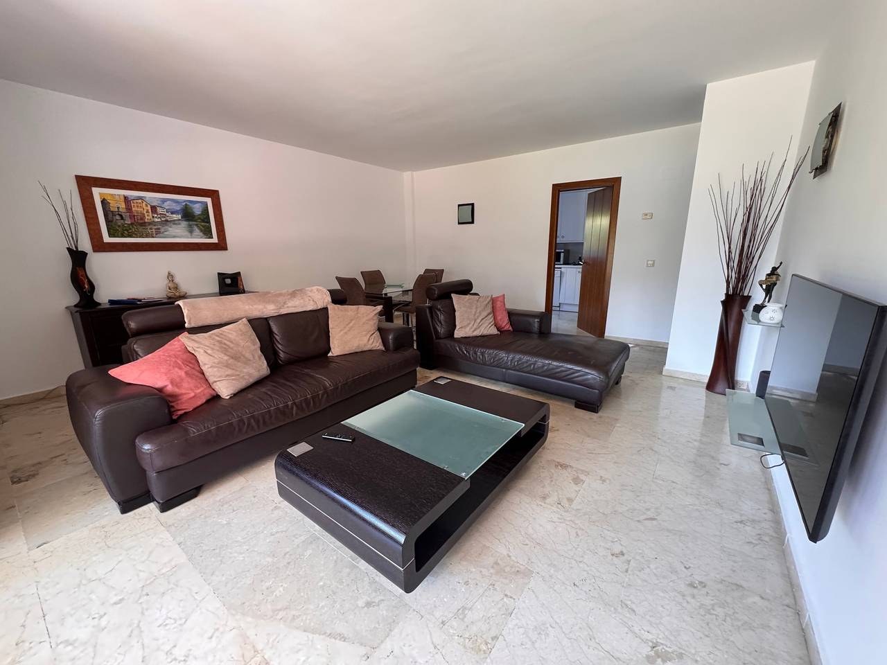 Hel lägenhet, "Spacious ground floor apartment" with Shared Pool, Terrace & Wi-Fi in Punta Prima (Alicante), Torrevieja