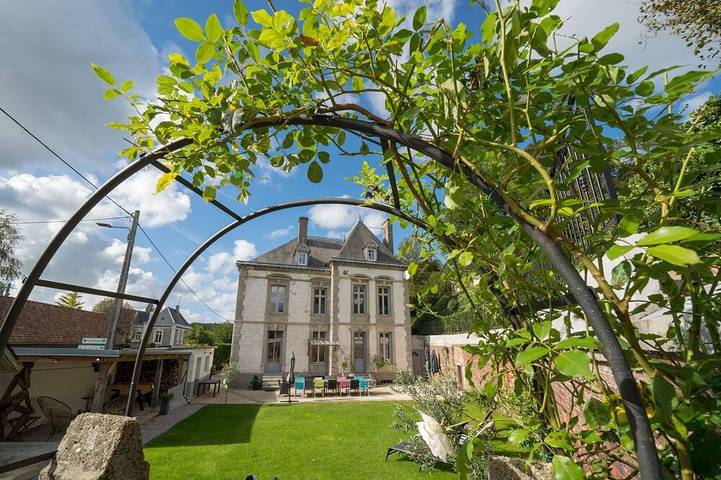 Gîte pour 8 personnes, avec jardin à Neuville-sous-Montreuil