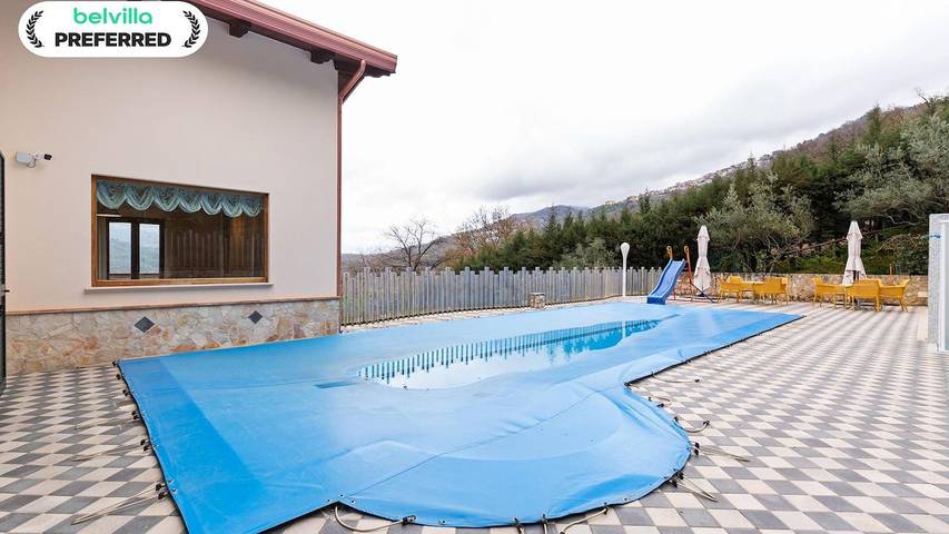 Holiday rental for 12 people, with garden and pool as well as hot tub in Calabria