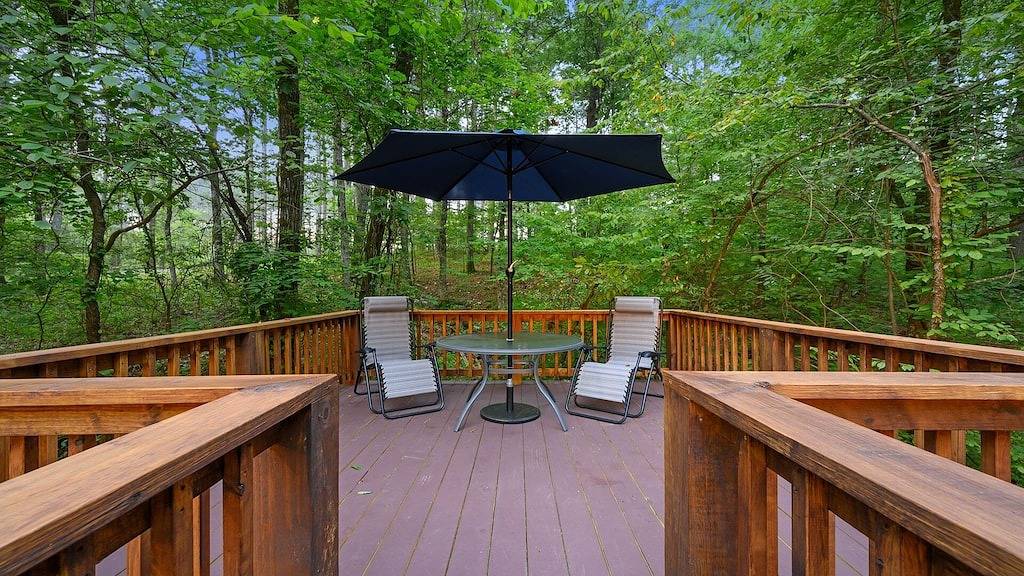 Blue Pine Divine - 1+ Bedrooms, 2 Baths, Sleeps 6, pet friendly, Hot Tub in Broken Bow, Broken Bow Lake