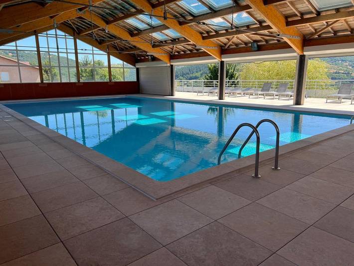 Gîte pour 4 personnes, avec balcon ainsi que piscine et vue à Trébas - 2