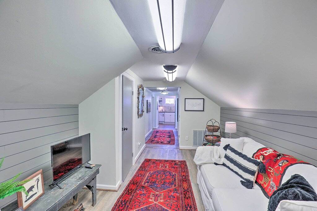 Ganze Wohnung, Charming & Walkable Fairport Village Apartment! in Fairport, Ontariosee