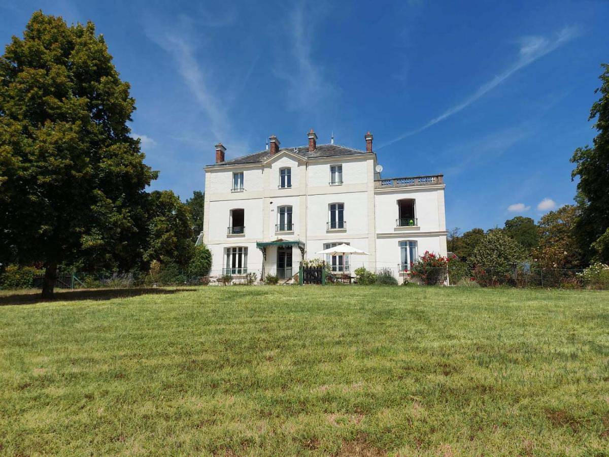 Manoir Le Parc near Paris & Disneyland in Villevaudé, Seine-et-Marne