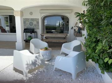 Gîte pour 6 personnes, avec terrasse et vue sur le lac dans Parc ornithologique du Pont de Gau