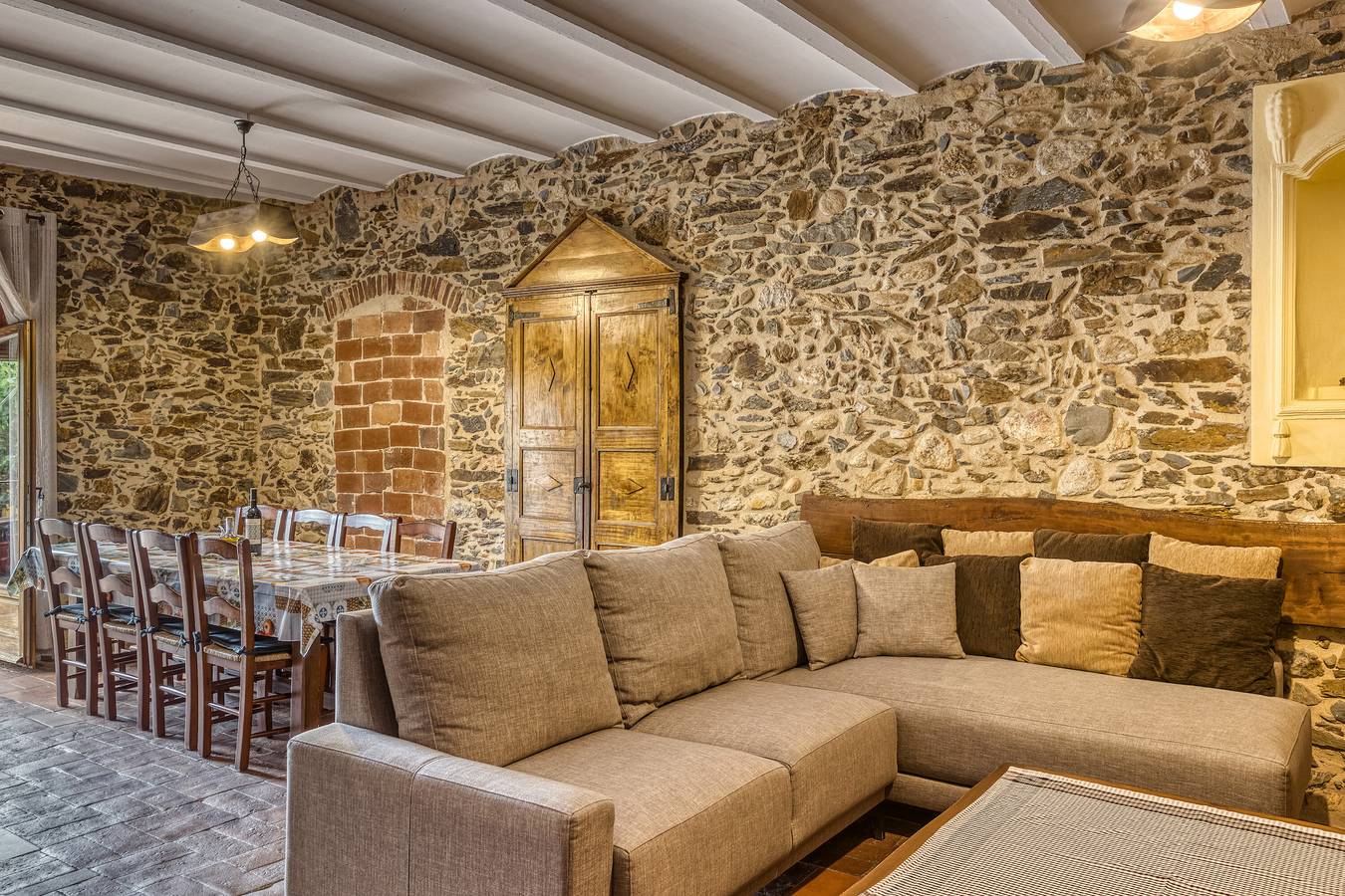 Landhaus 'El Torn' mit Bergblick, Wi-Fi und Klimaanlage in Garriguella, Oberampurien