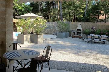 Maison d’hôte pour 2 personnes, avec vue ainsi que jardin et piscine à Faucon