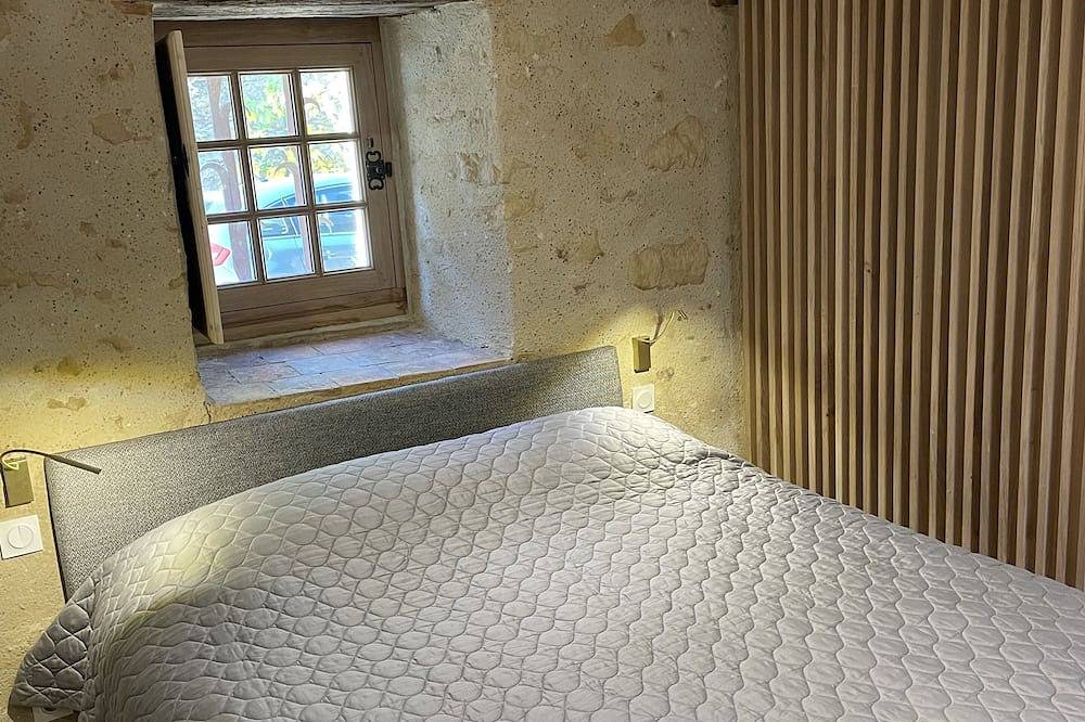 Appartement entier, Studio calme confortable 35M2 face jardin entretenu à 15km du zoo de la Fleche in Durtal, Région d'Angers