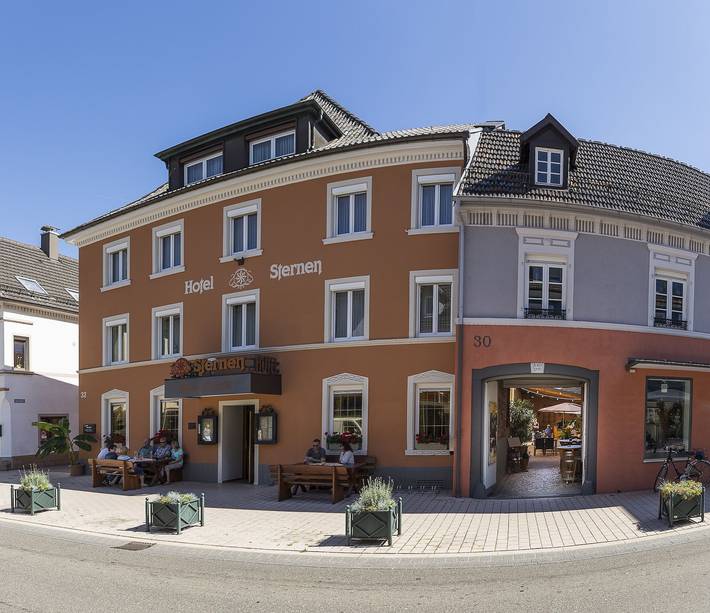 Hotel, mit Terrasse in Bühl