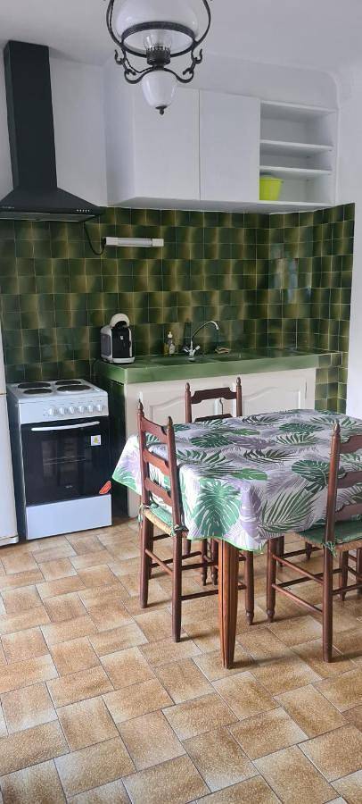 Appartement entier, Entrecasteaux T1 saisonnier in Entrecasteaux, Région de Brignoles
