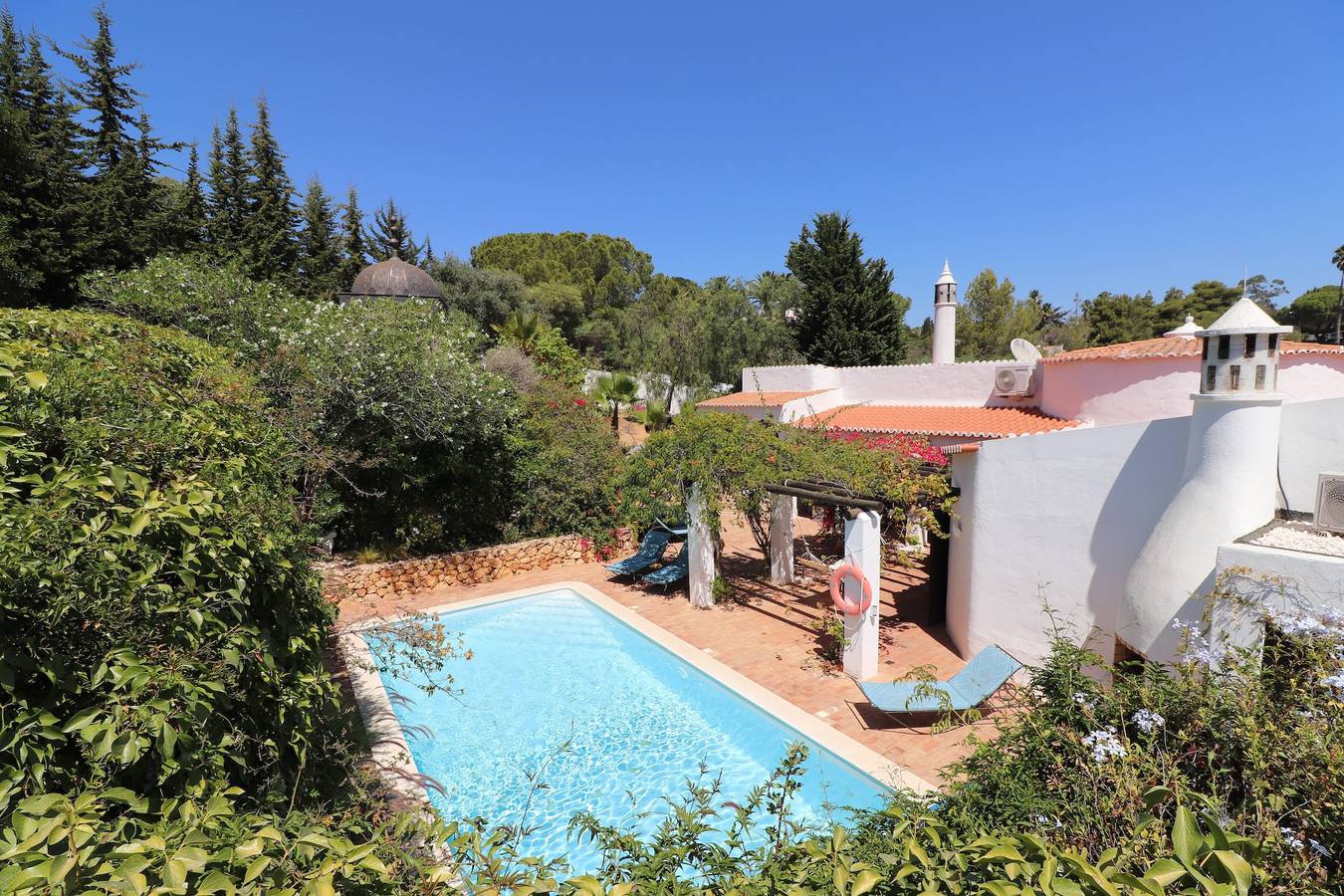 Villa 'La Perla' mit Bergblick, privatem Pool und Wlan in Carvoeiro, Lagoa