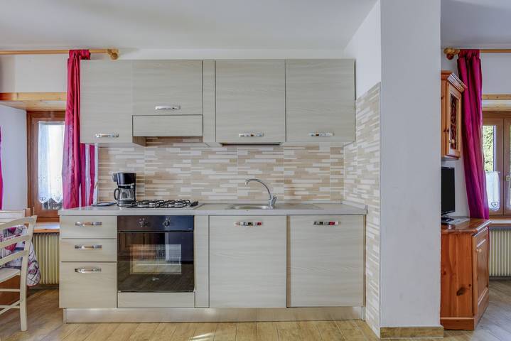 Apartamento entero, Amplio apartamento "Cesa Crepaz" con vistas a la montaña, Wi-Fi y jardín in Canazei, Dolomiti Superski