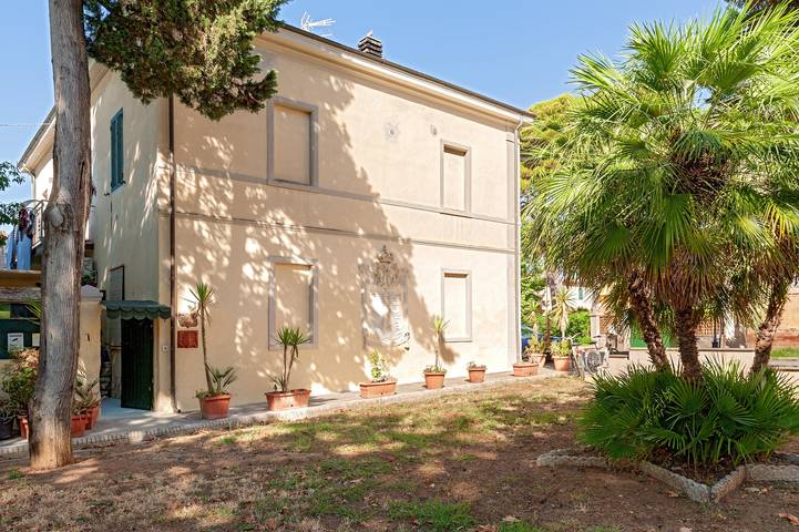 ‘The Green Artists’ Room’ with Private Garden and Wi-Fi in Vada, Rosignano Marittimo