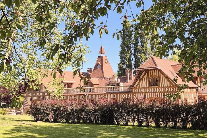 Location de vacances pour 80 personnes, avec Balcon ainsi que Jardin et Sauna à Toutainville