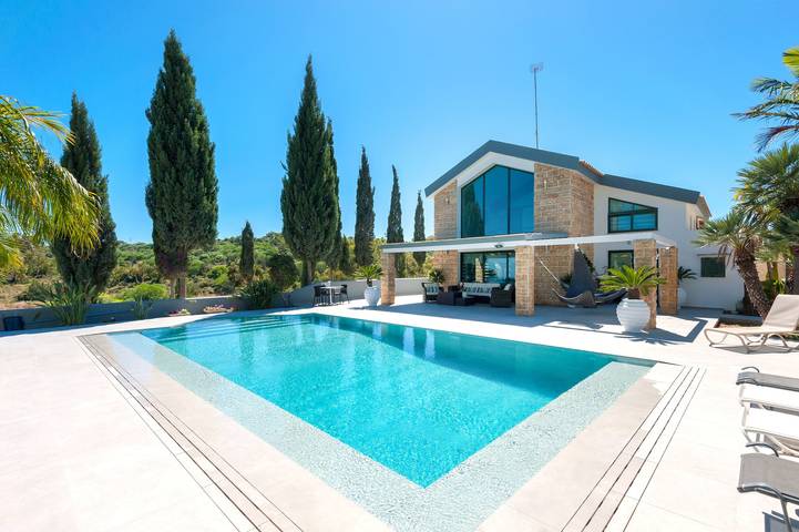 Villa for 7 people, with Garden and Pool in Cyprus