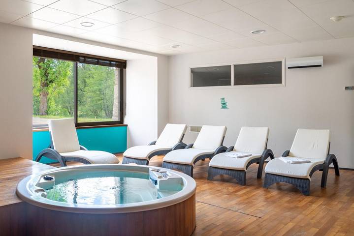 Gîte pour 10 personnes, avec sauna et jardin ainsi que jacuzzi et terrasse, animaux acceptés à Saint-Amans - 4