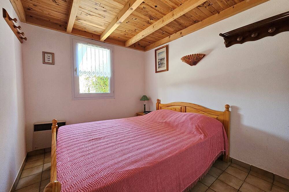 Cottage Near Beach with Pool, Terrace & Pets Allowed in Beauvoir-sur-Mer, Vendée