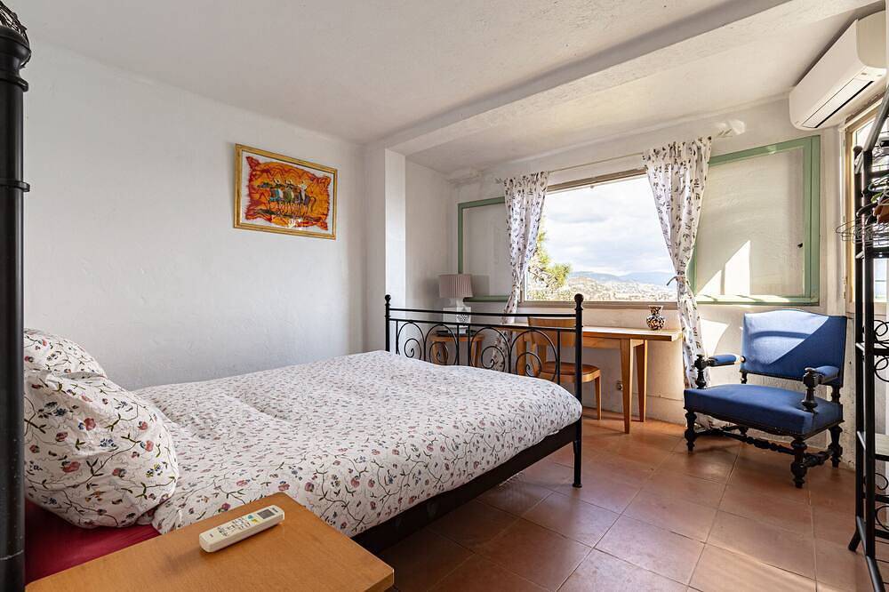 Villa Pieds Dans L'Eau, 2 à 10 personnes,calme, 200 m village, Vue panoramique in Théoule-sur-Mer, Massif de l'Esterel
