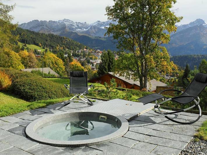 Gîte pour 8 personnes, avec terrasse et sauna ainsi que jardin et jacuzzi, animaux acceptés dans Chesières - 2