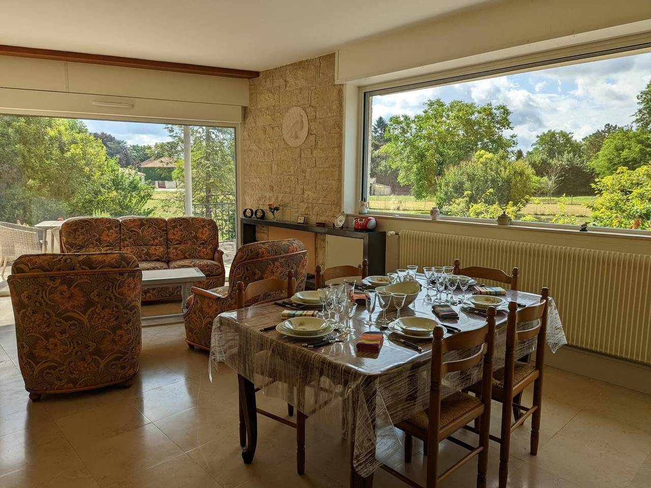 Hermosa casa con spa privado, jardín, se permiten mascotas y Wi-Fi in Agris, Charente